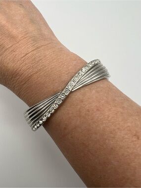 Vintage Silver Tone Crystal Twist Hinged Spring Cuff Bangle Bracelet